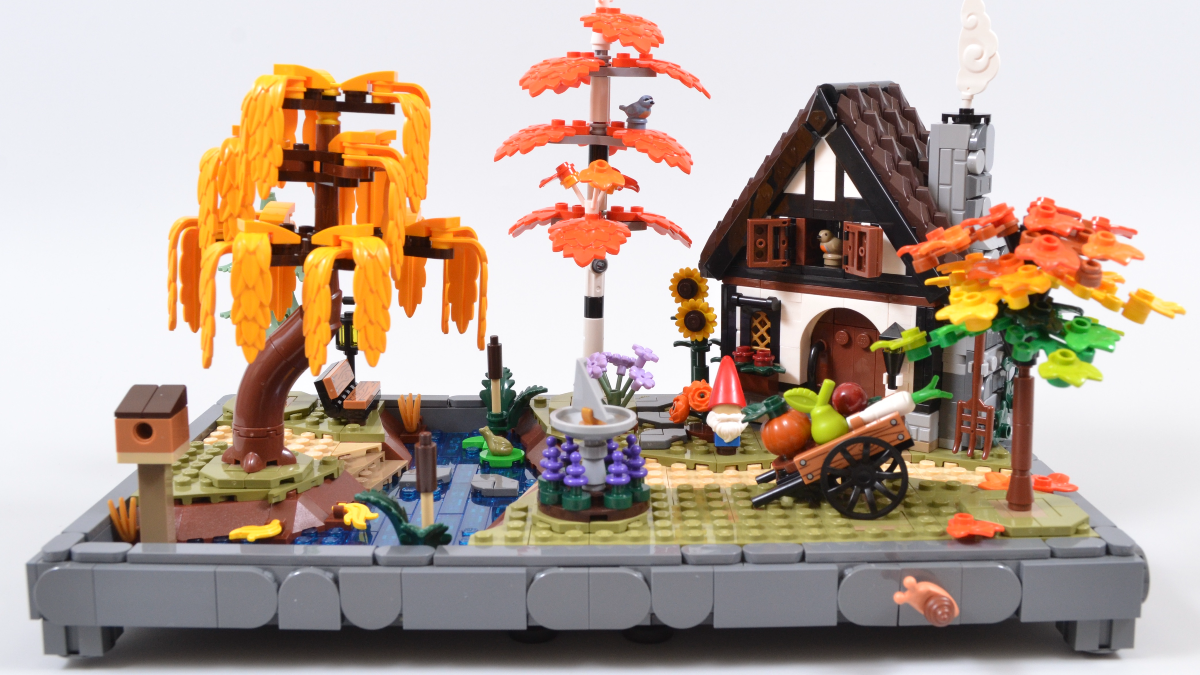 Review: LEGO Autumn Cottage Garden is a return to the subtheme's roots