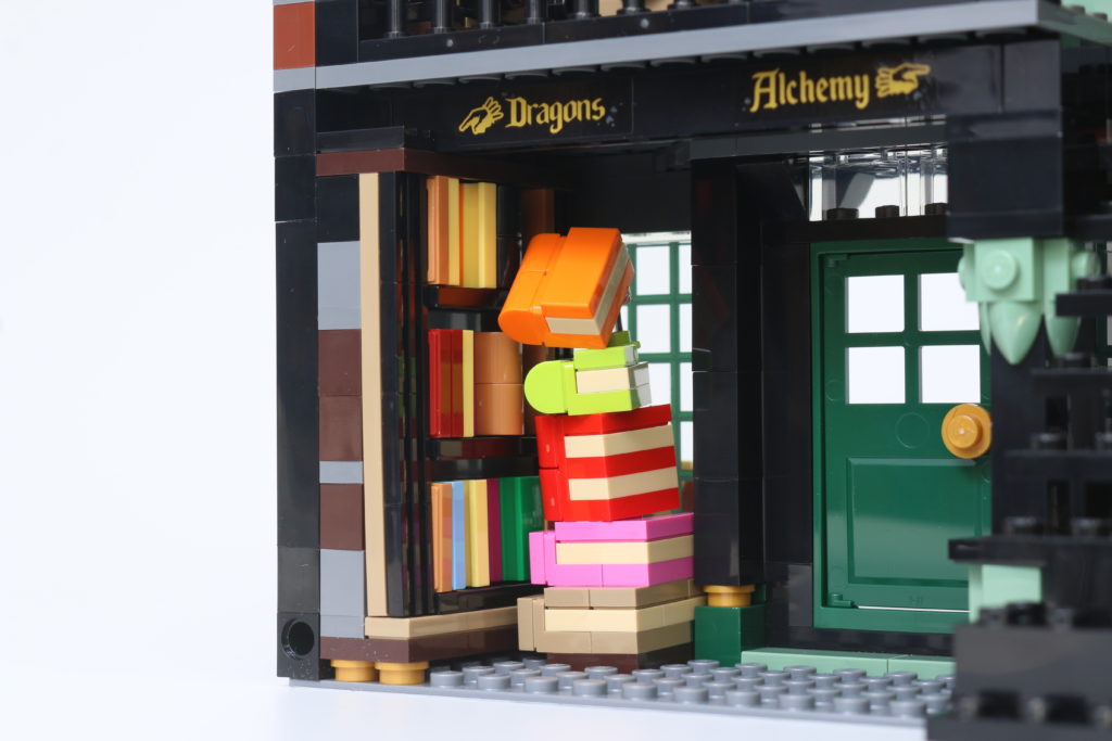 LEGO Harry Potter 75978 Diagon Alley review 51