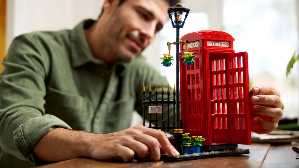 Five things you may have missed in LEGO Ideas 21347 Red London Telephone Box 