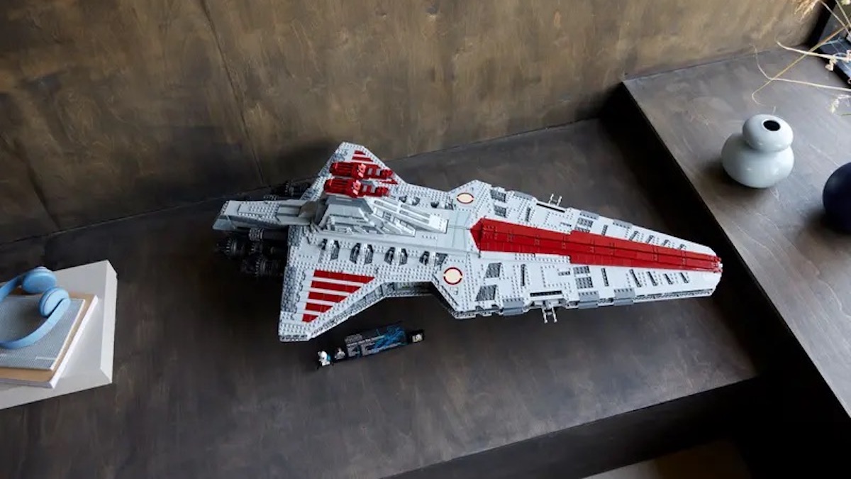LEGO Star Wars 75367 Venator and its GWP are selling out