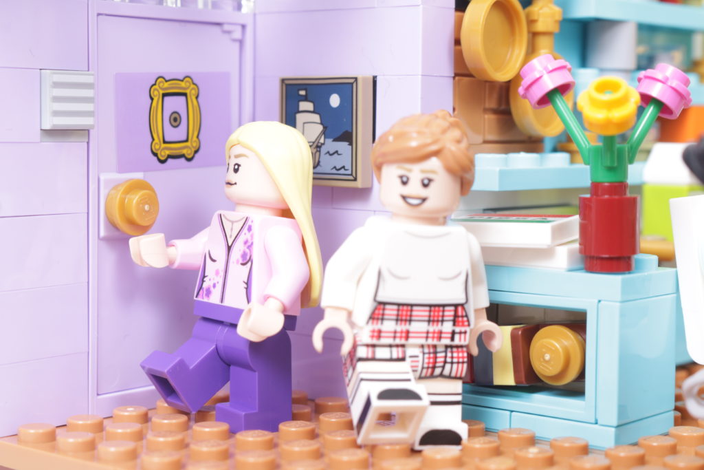 LEGO Creator Expert 10292 Friends Apartments review 51