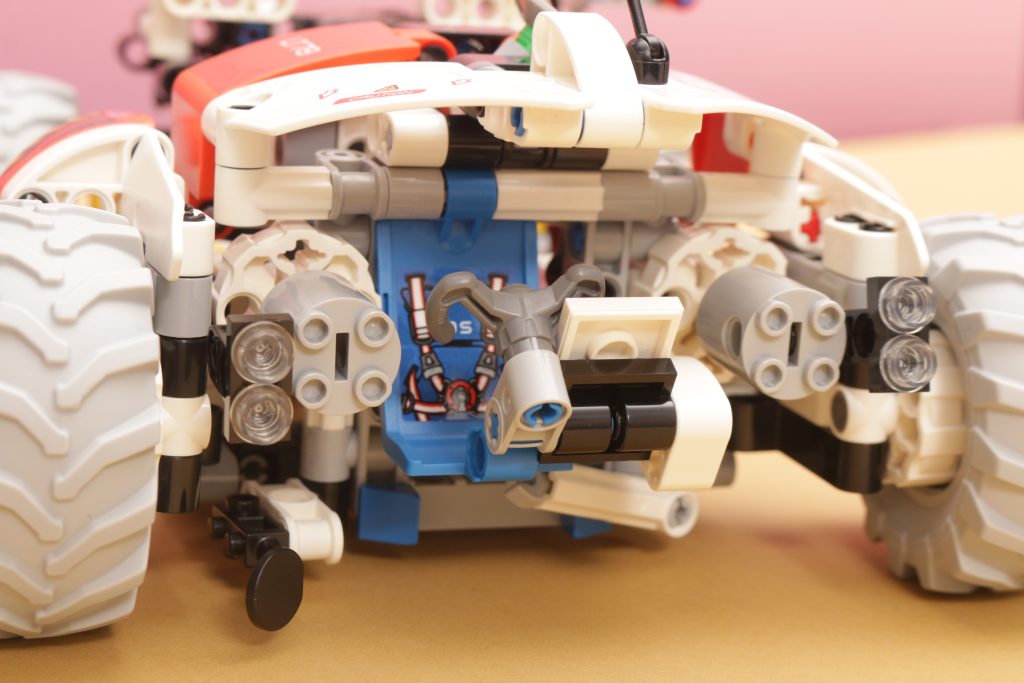 How to make LEGO Technic 42178 Surface Space Loader minifigure scale 14 1024x683