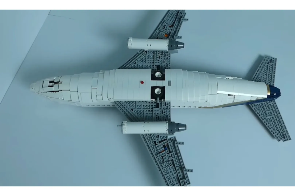 LEGO Ideas Nolinor Boeing 737 200 4